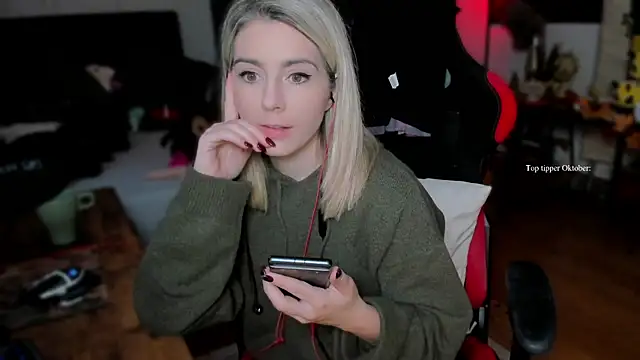 Snapshot of Lisaonthemoon chatting on October 2025 02:07:02 PM Lisaonthemoon online show from October 2025 02:07:02 PM