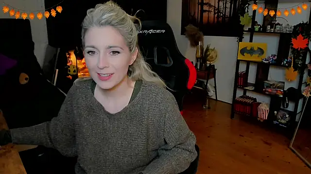 Lisaonthemoon online show from October 2025 08:41:01 PM