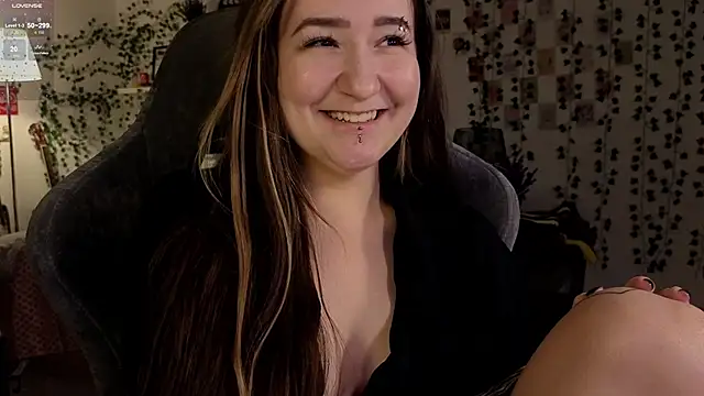 Snapshot of Megan__Hart chatting on December 2024 02:10:02 PM Megan  Hart online show from December 2024 02:10:02 PM