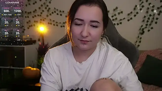 Megan  Hart online show from November 2025 02:15:01 AM