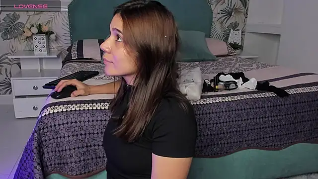 Snapshot of bellaa_becca chatting on March 2025 06:35:02 PM bellaa becca online show from March 2025 06:35:02 PM