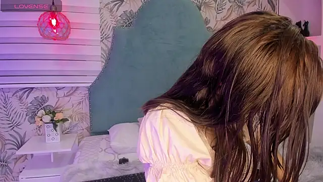 Snapshot of bellaa_becca chatting on February 2025 06:06:01 PM bellaa becca online show from February 2025 06:06:01 PM