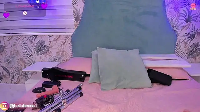 Snapshot of bellaa_becca chatting on January 2025 10:59:01 PM bellaa becca online show from January 2025 10:59:01 PM