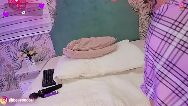 Snapshot of bellaa_becca chatting on January 2025 10:30:02 PM bellaa becca online show from January 2025 10:30:02 PM