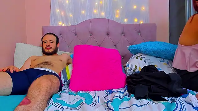Snapshot of CoupleLatinXXX chatting on February 2025 08:32:02 PM CoupleLatinXXX online show from February 2025 08:32:02 PM