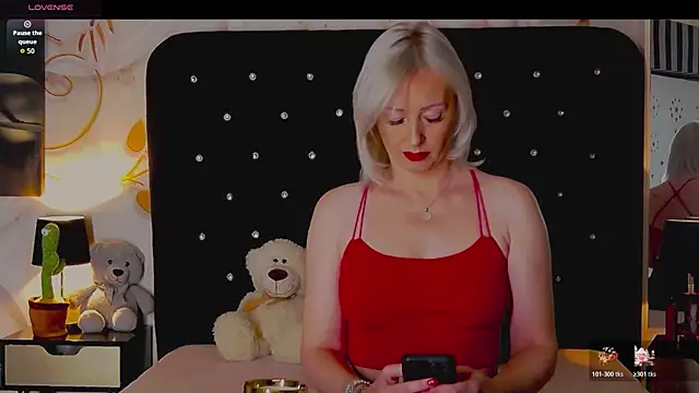 OliviaShaw23 online show from December 2025 08:55:01 PM