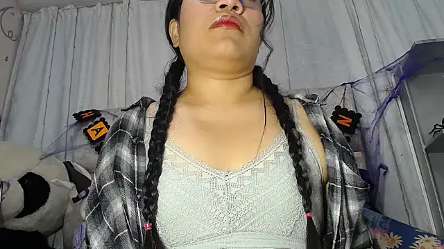 Snapshot of KEYRA-MILLER- chatting on October 2025 02:12:02 AM KEYRA-MILLER- online show from October 2025 02:12:02 AM