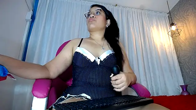 Snapshot of KEYRA-MILLER- chatting on March 2025 07:44:01 AM KEYRA-MILLER- online show from March 2025 07:44:01 AM