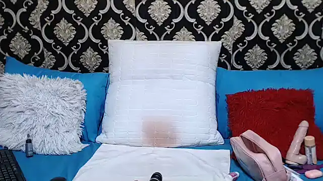 Bootycurvy2 online show from May 2026 02:43:02 PM