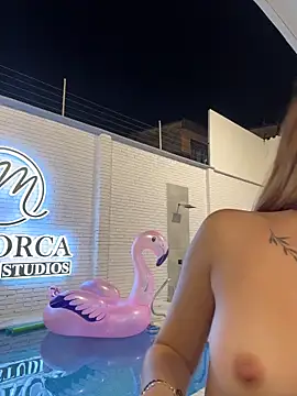 Lezy  online show from December 2025 08:04:02 PM