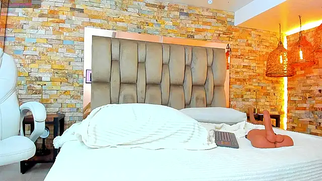 karla dunn online show from October 2025 08:20:01 PM