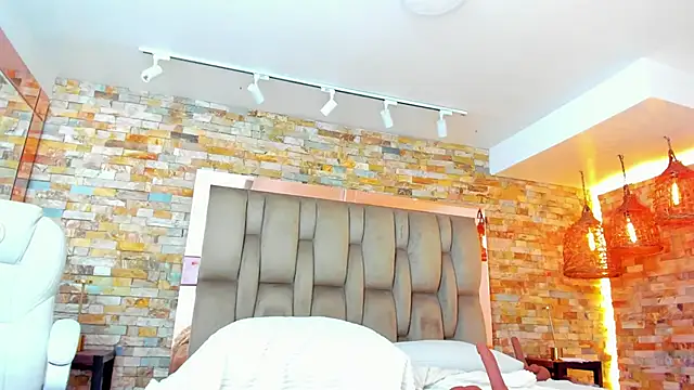 karla dunn online show from November 2025 08:45:01 PM