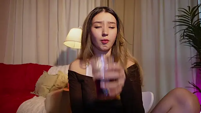 Sarasuo1 online show from March 2025 12:34:01 PM