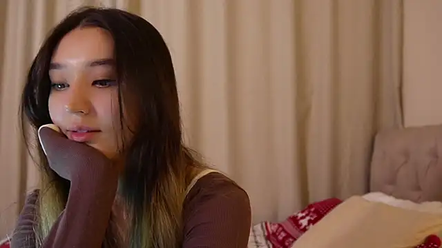 Sarasuo1 online show from December 2024 12:06:01 PM