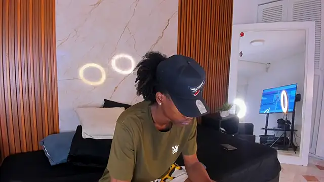 Snapshot of BRYXXXON1 chatting on February 2025 03:03:01 PM BRYXXXON1 online show from February 2025 03:03:01 PM