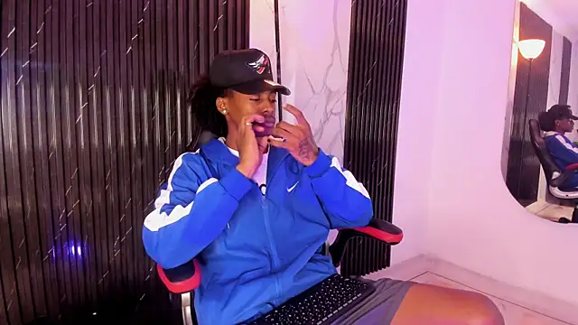 Snapshot of BRYXXXON1 chatting on February 2025 01:19:02 PM BRYXXXON1 online show from February 2025 01:19:02 PM