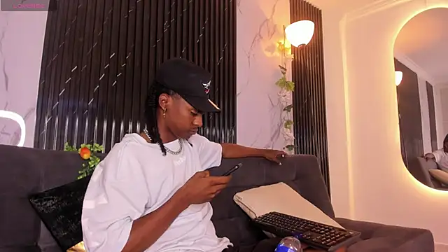 Snapshot of BRYXXXON1 chatting on February 2025 12:04:01 PM BRYXXXON1 online show from February 2025 12:04:01 PM