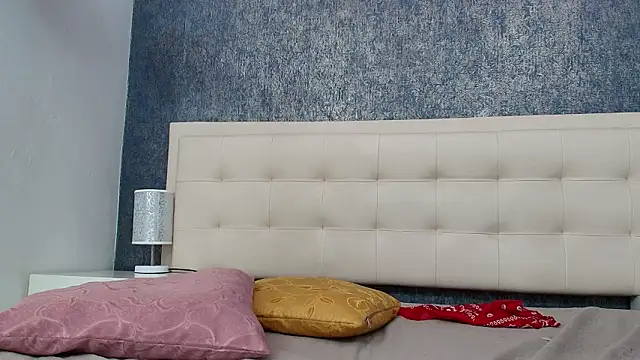 Cloeandtyfanny online show from January 2026 08:18:02 PM