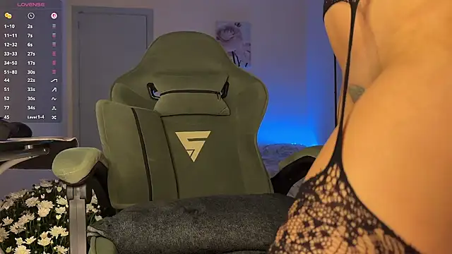 Naughty Mari online show from October 2025 10:59:01 AM