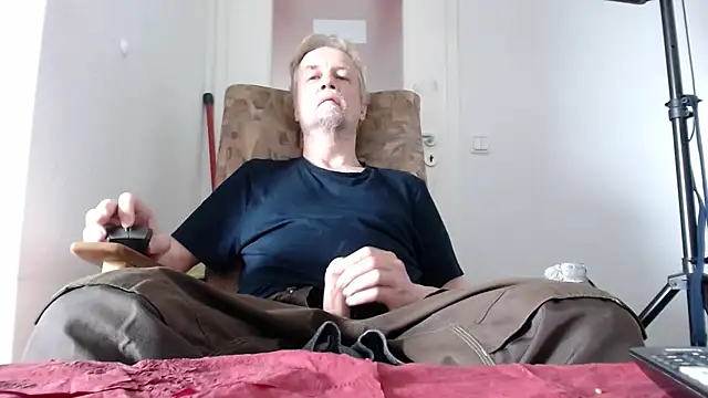 Snapshot of Cordt30 chatting on June 2026 04:28:01 PM Cordt30 online show from June 2026 04:28:01 PM