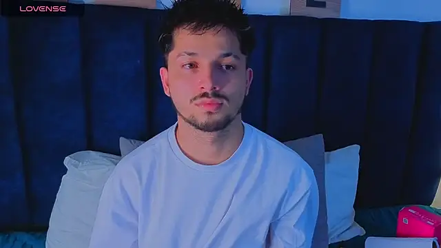 Issac james  online show from March 2026 02:31:02 AM