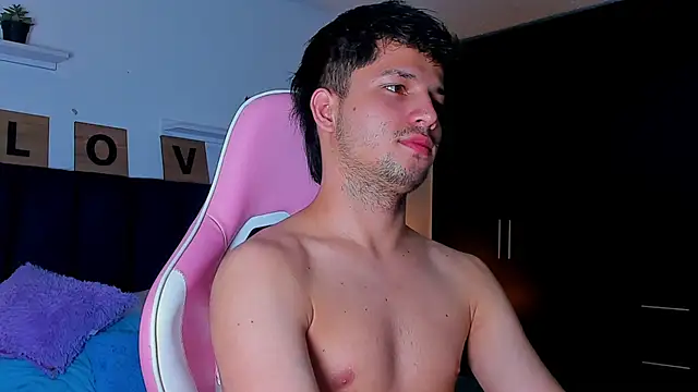 Issac james  online show from December 2025 06:50:01 AM