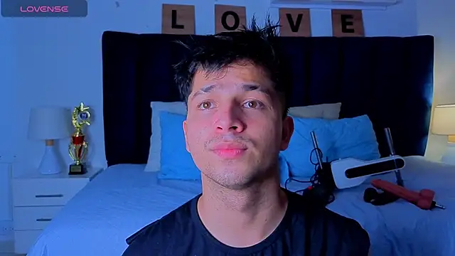 Issac james  online show from April 2026 02:52:01 AM