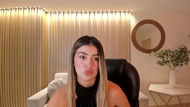 Snapshot of PaulinaSantos_ chatting on March 2025 07:24:02 PM PaulinaSantos  online show from March 2025 07:24:02 PM