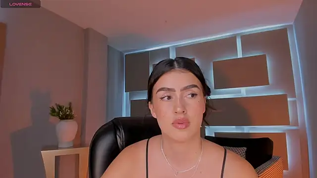 PaulinaSantos  online show from May 2026 06:37:02 PM