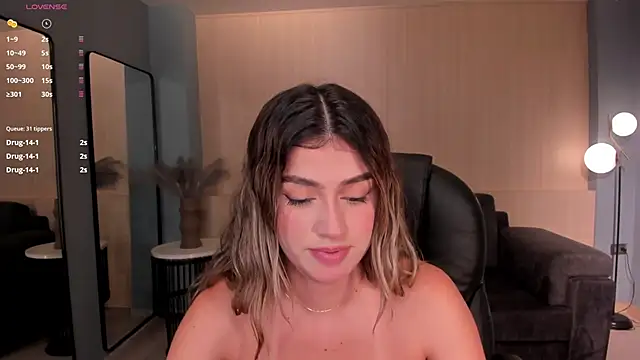 Snapshot of PaulinaSantos_ chatting on March 2025 01:37:02 AM PaulinaSantos  online show from March 2025 01:37:02 AM