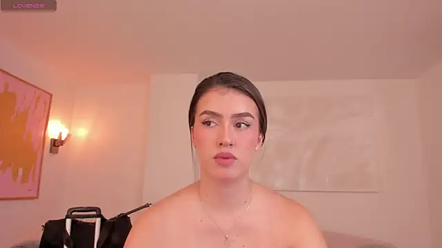 PaulinaSantos  online show from December 2025 05:25:02 PM