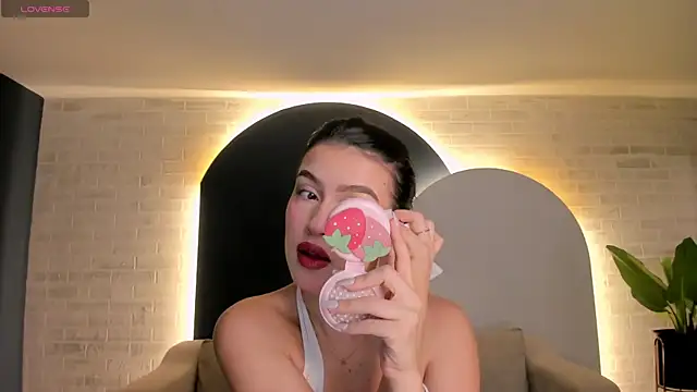 PaulinaSantos  online show from November 2025 05:28:01 PM