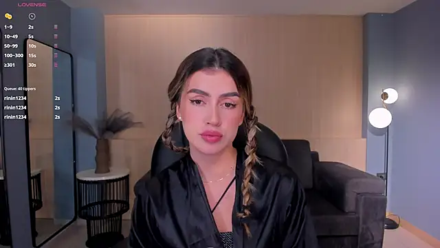 Snapshot of PaulinaSantos_ chatting on March 2025 01:38:02 AM PaulinaSantos  online show from March 2025 01:38:02 AM