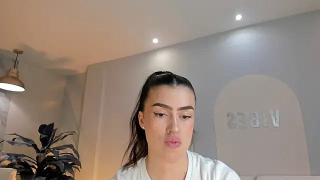 PaulinaSantos  online show from March 2026 07:37:01 PM