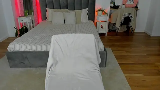 Fancy Jenn online show from November 2025 08:24:02 PM