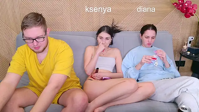 Ksenny online show from April 2026 06:04:02 AM