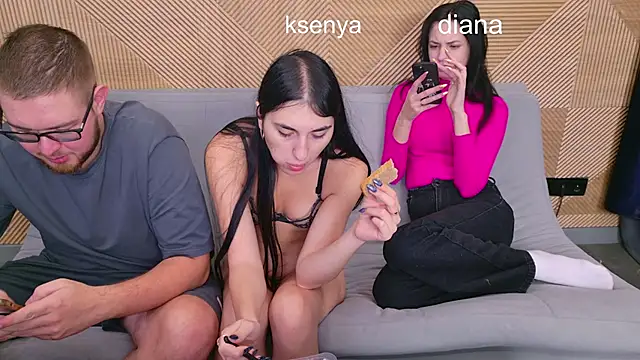 Ksenny online show from December 2025 03:07:01 AM