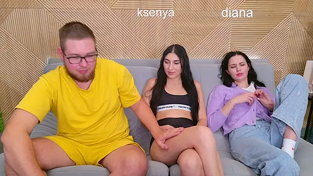 Ksenny online show from October 2025 07:57:02 PM