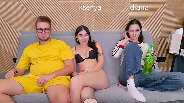 Ksenny online show from November 2025 05:39:01 PM