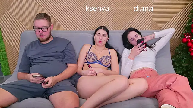 Ksenny online show from December 2025 03:55:01 AM