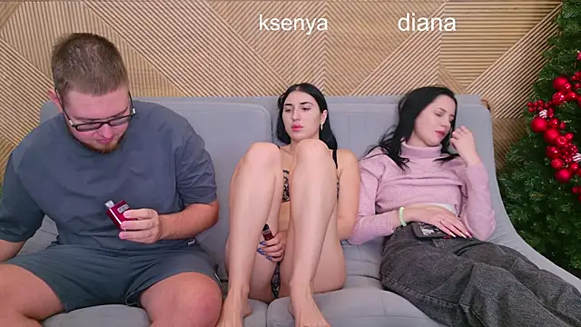 Ksenny online show from December 2025 04:22:02 AM