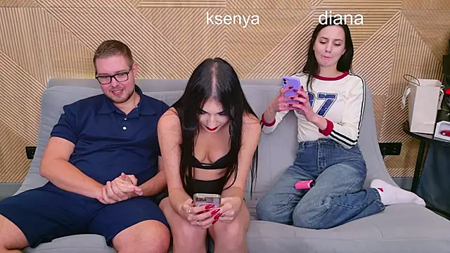 Ksenny online show from November 2025 04:44:02 PM