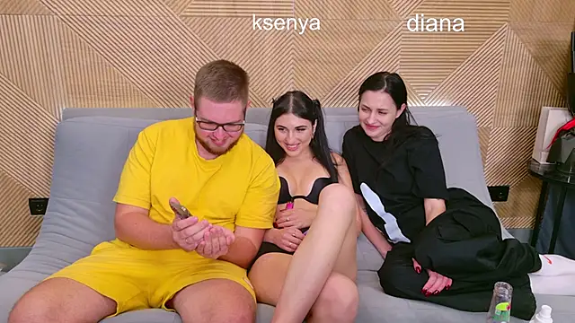 Ksenny online show from October 2025 06:40:01 PM