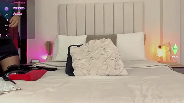 romina-brunette online show from October 2025 07:28:01 PM