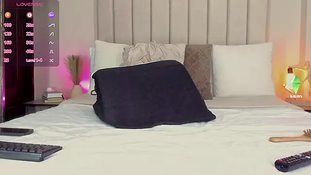 romina-brunette online show from October 2025 07:48:02 PM