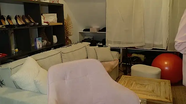 victoirenextdoor online show from February 2026 05:23:02 PM