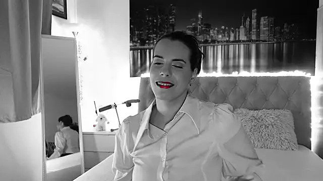 Lora Chanel online show from July 2026 07:21:01 PM