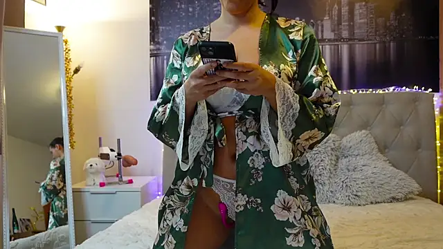 Lora Chanel online show from May 2026 05:44:02 PM