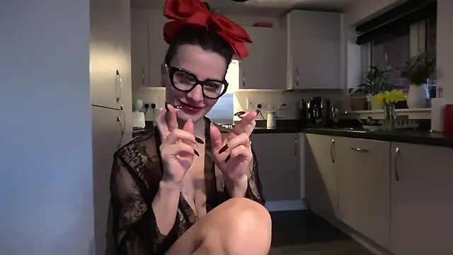 Snapshot of SweetMonicaUK chatting on February 2026 10:25:02 AM SweetMonicaUK online show from February 2026 10:25:02 AM