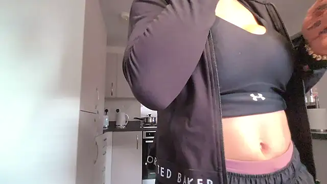 Snapshot of SweetMonicaUK chatting on January 2026 10:30:02 AM SweetMonicaUK online show from January 2026 10:30:02 AM